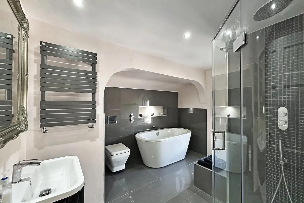 Groby Road, Altrincham, Cheshire WA14 2BJ, photo 11