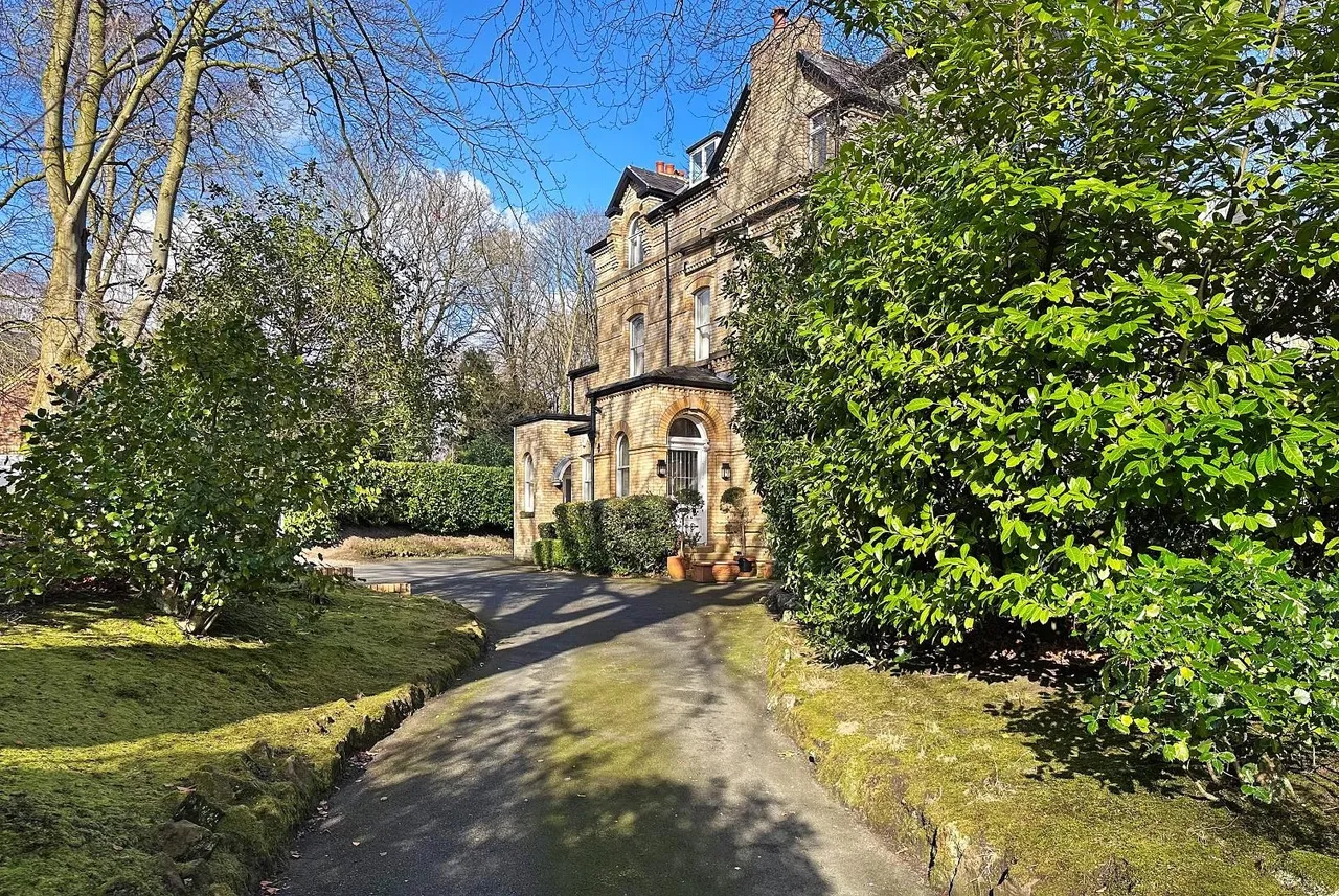 Groby Road, Altrincham, Cheshire WA14 2BJ, photo 43