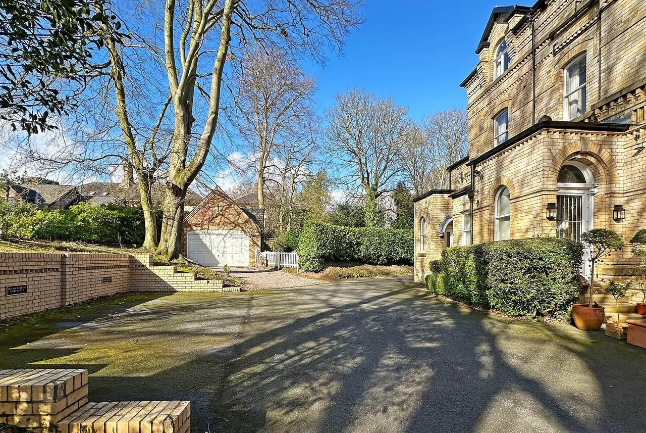 Groby Road, Altrincham, Cheshire WA14 2BJ, photo 12