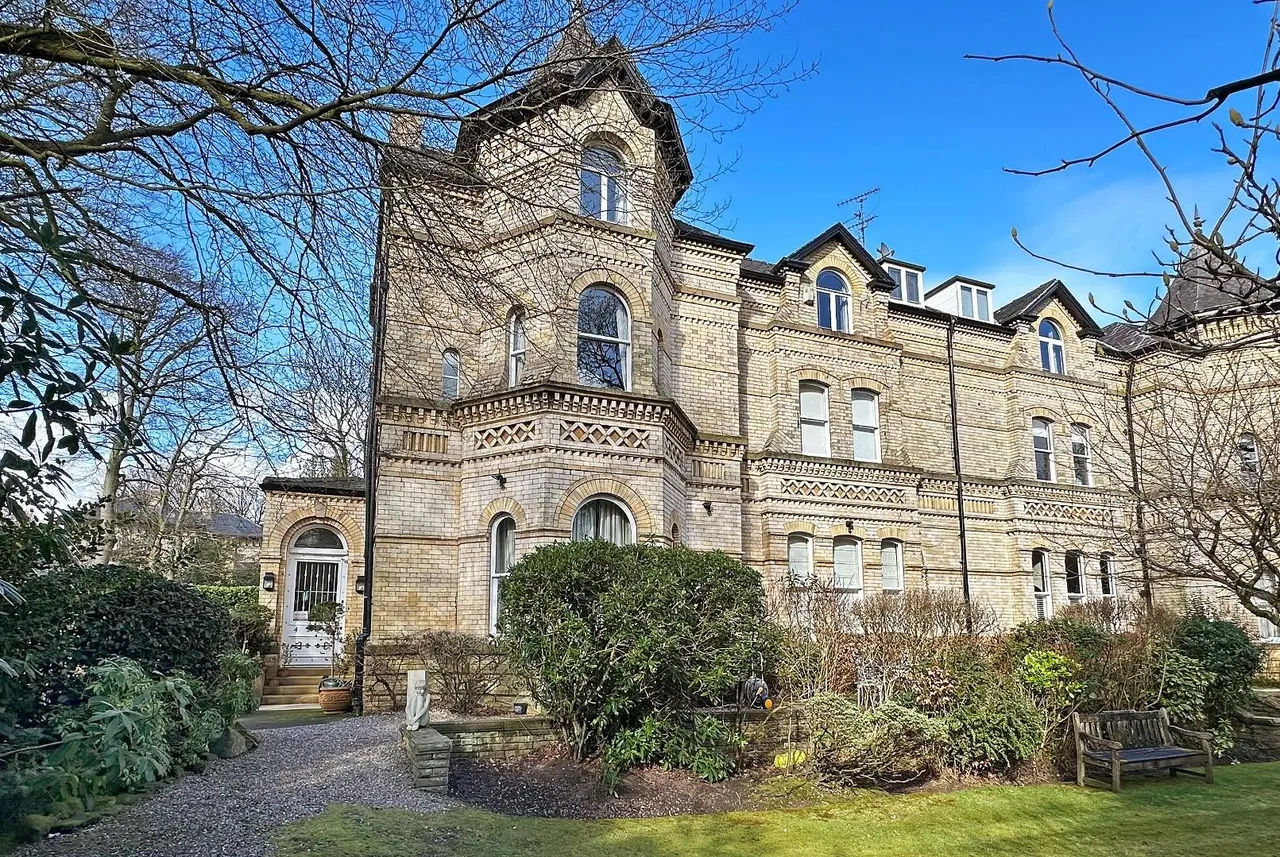 2 bed flat for sale — Groby Road, Altrincham, Cheshire WA14 2BJ