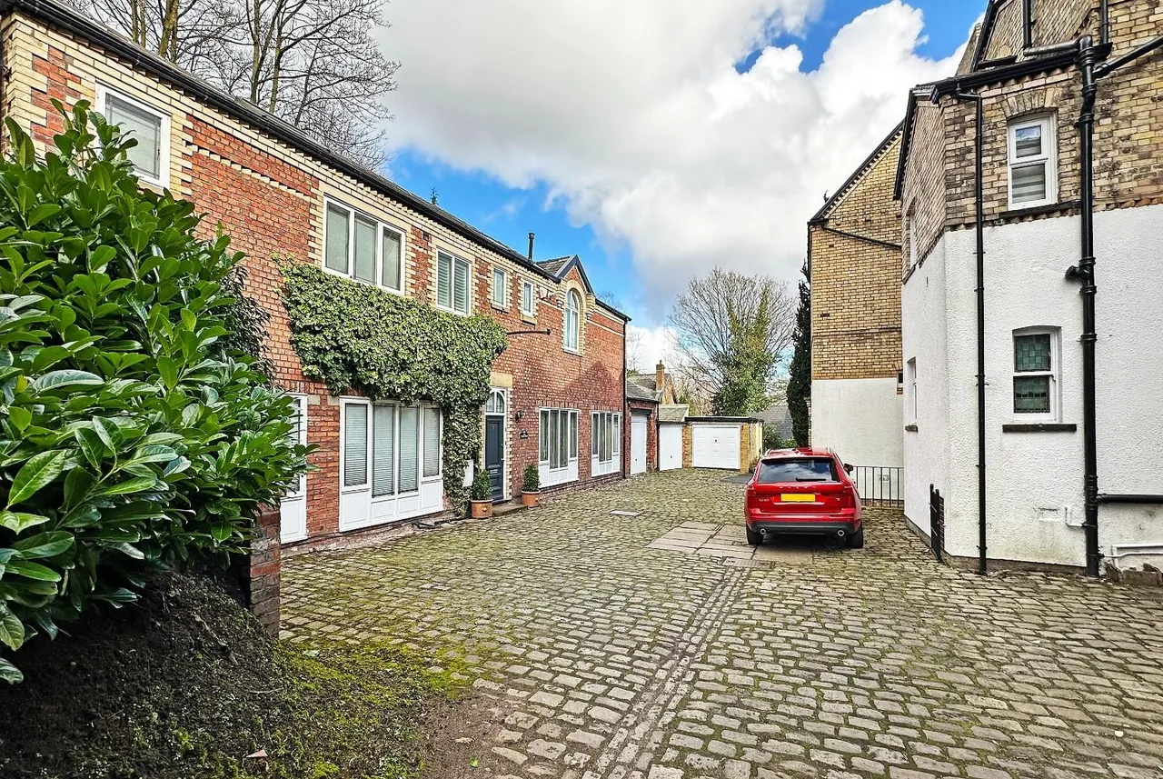Groby Road, Altrincham, Cheshire WA14 2BJ, photo 37