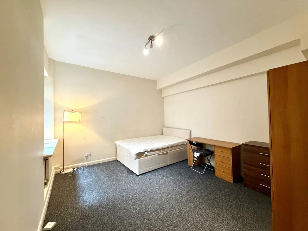 Euston Road, London, NW1, photo 5