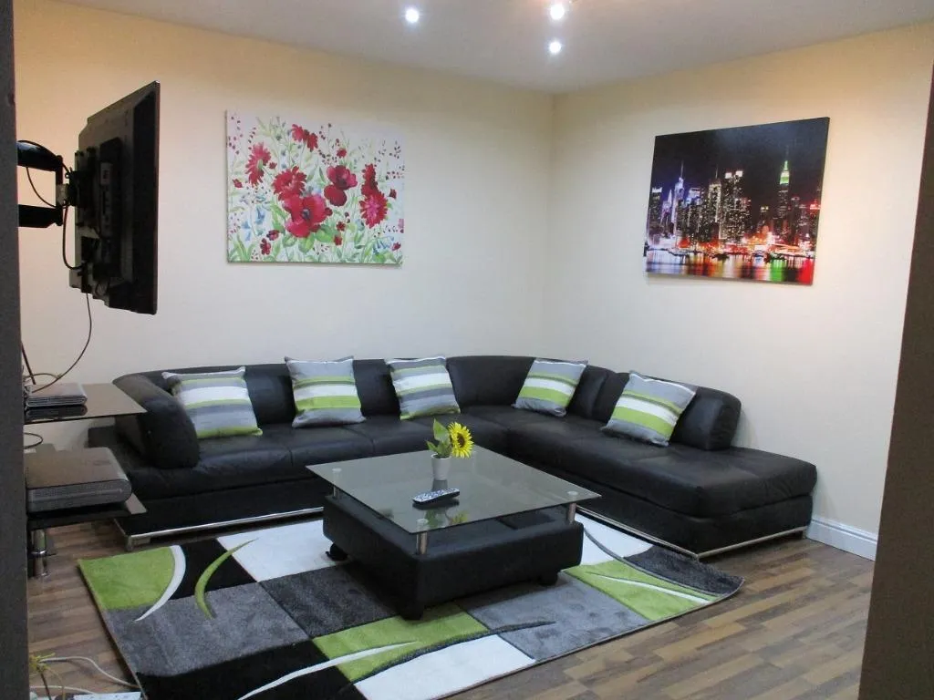6 bed house to rent, Moseley Road, Fallowfield, M14