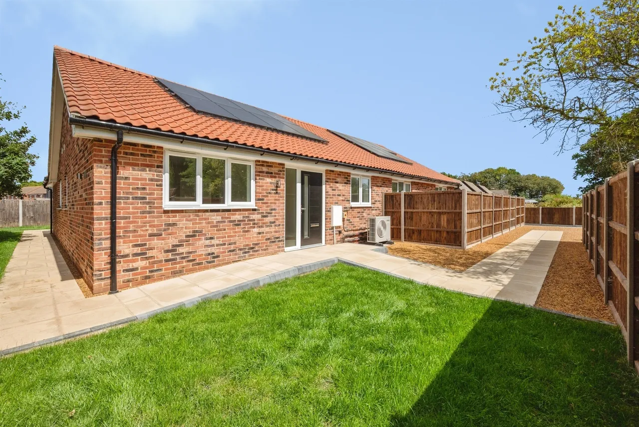 3 bed house for sale, Sutton Crescent, Freethorpe, NR13