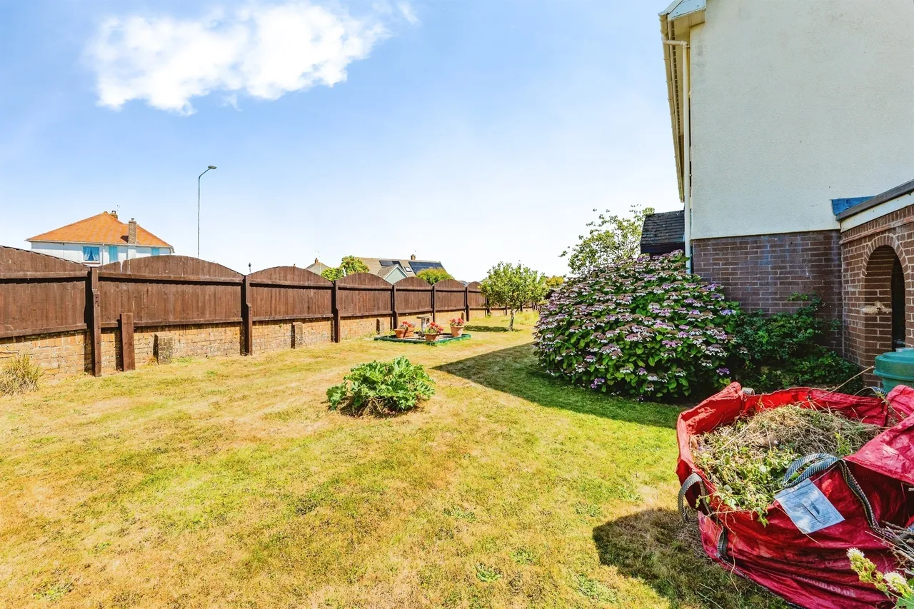 Flatholme Way, Porthcawl, CF36, photo 23