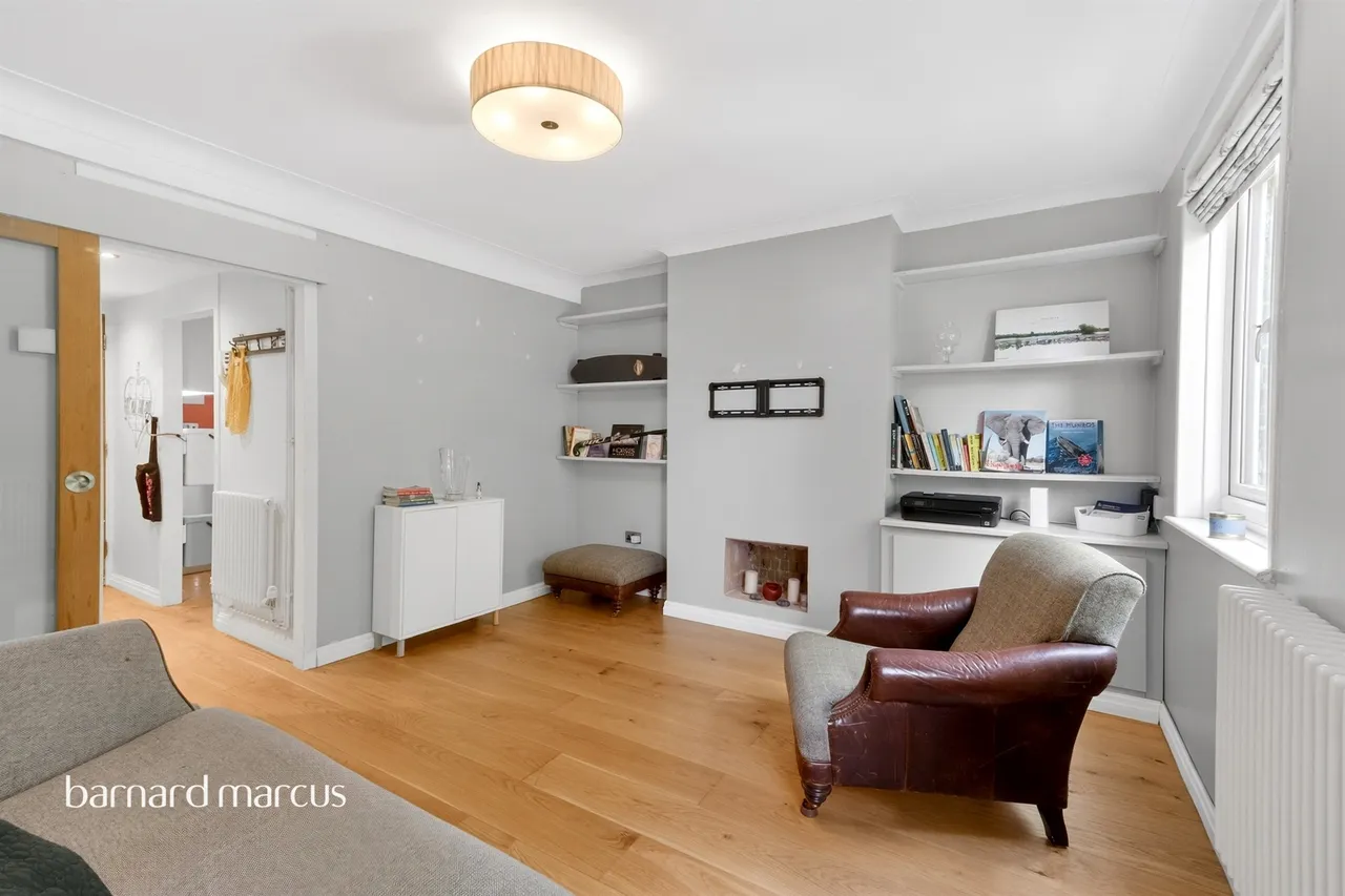 2 bed flat to rent — Mortlake High Street, LONDON