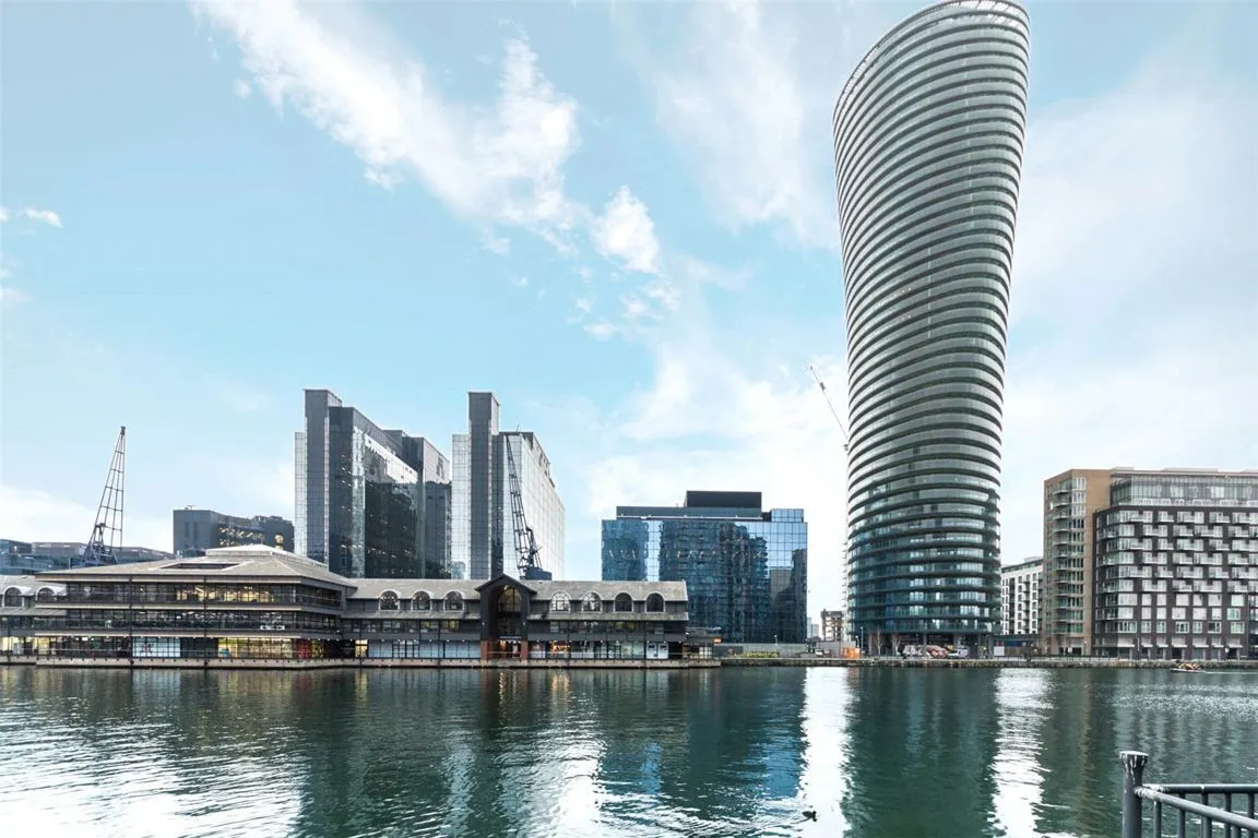 Crossharbour Plaza, Canary Wharf, photo 11