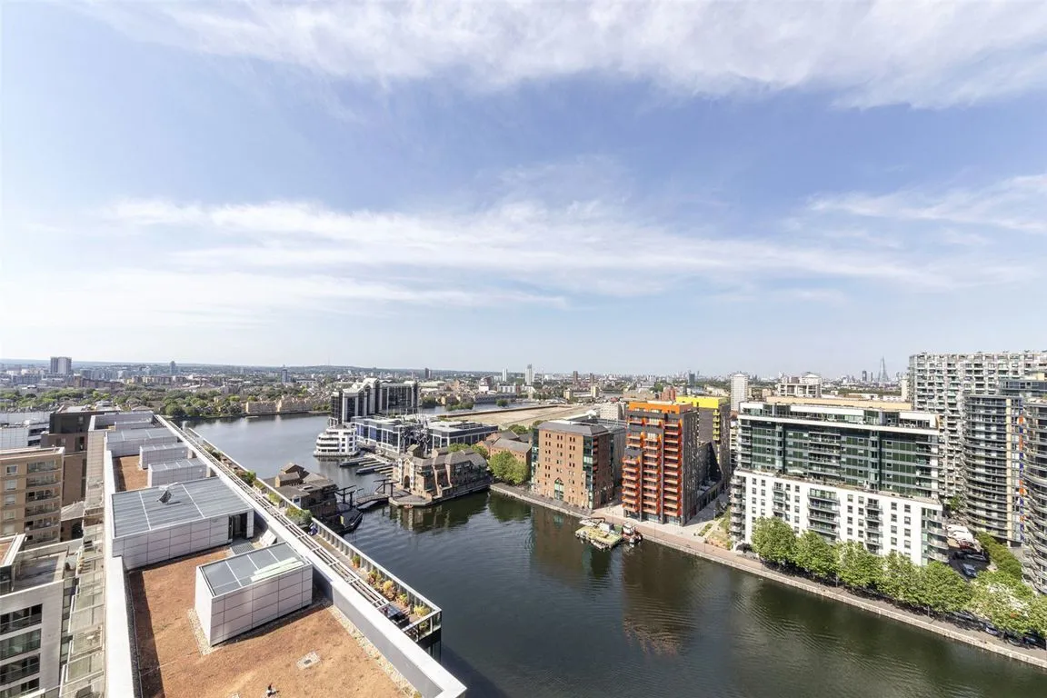 Crossharbour Plaza, Canary Wharf, photo 9
