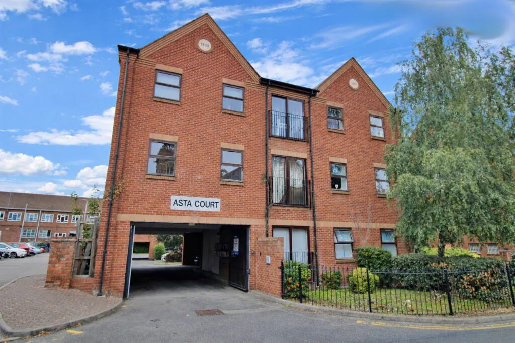 2 bed flat for sale, Chestnut Field, Rugby, CV21