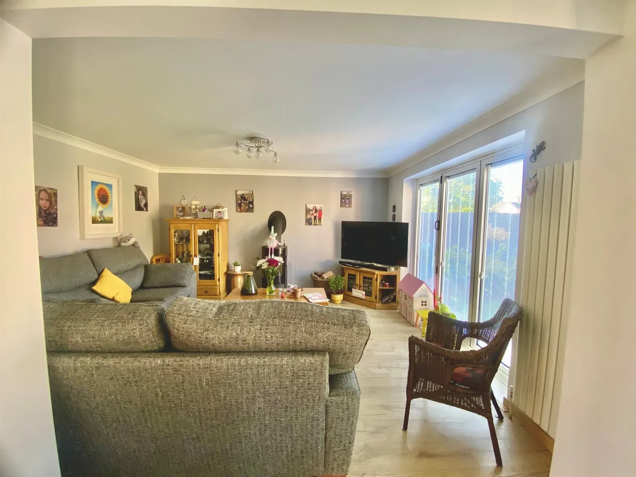 Shaftesbury Avenue, March, PE15, photo 4