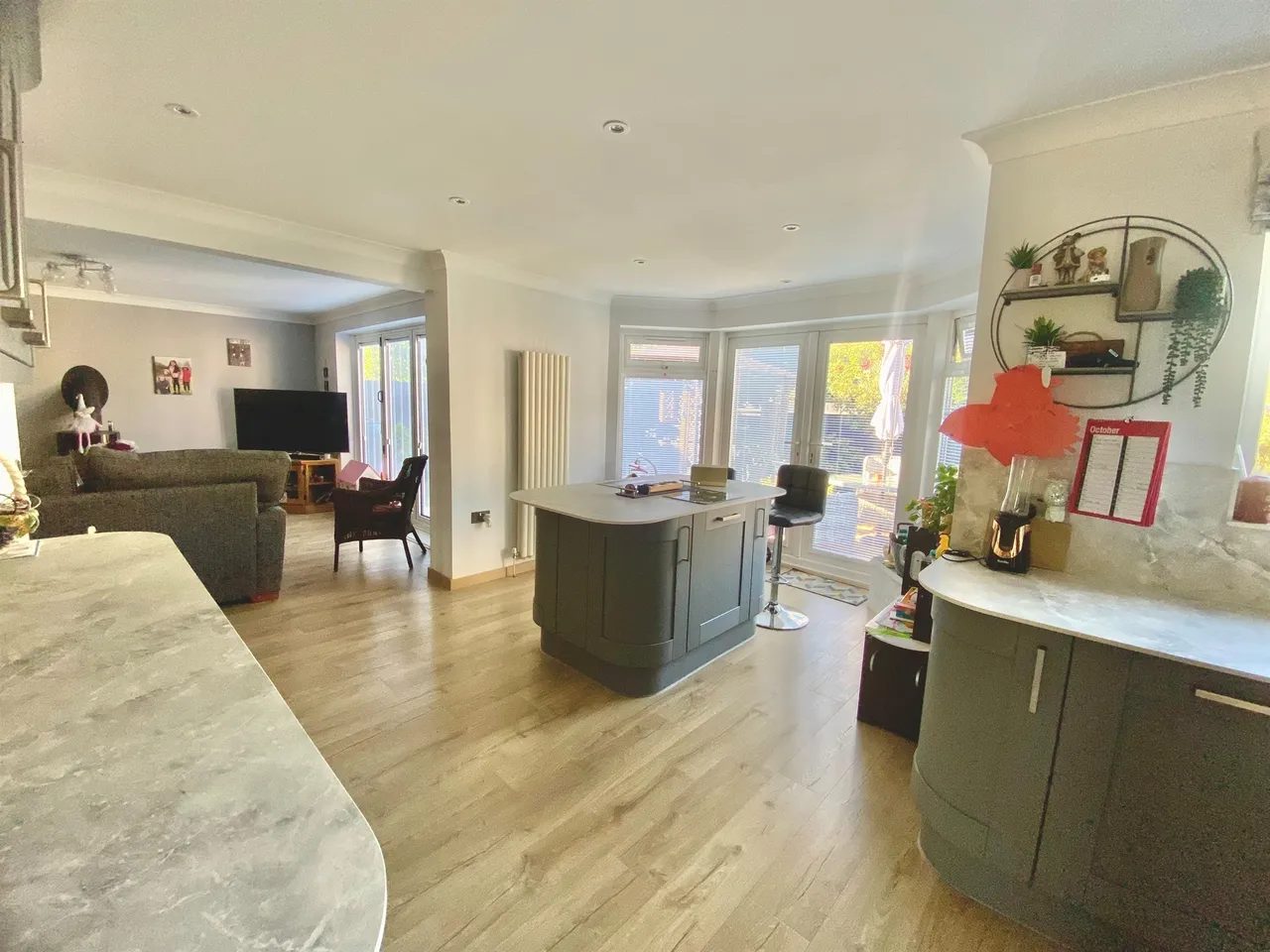 Shaftesbury Avenue, March, PE15, photo 3