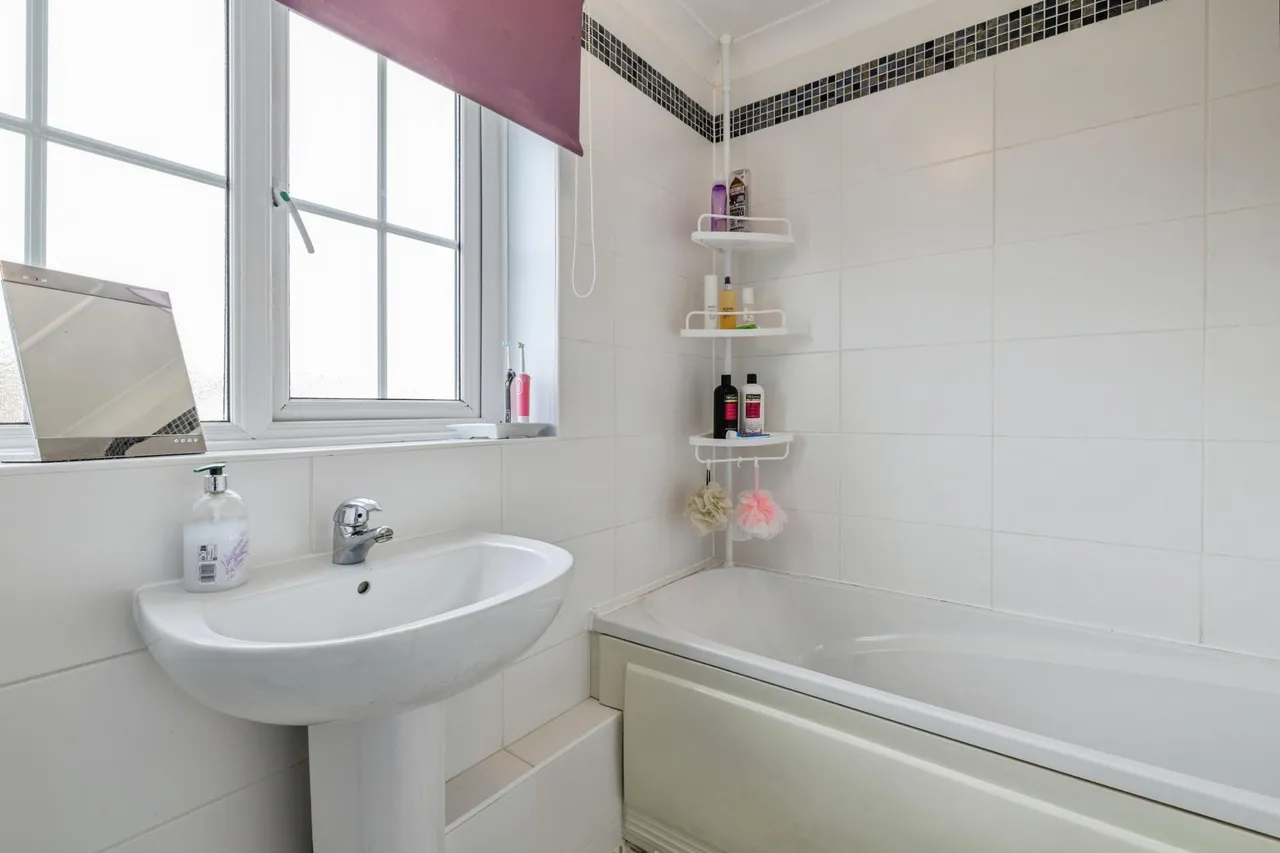 Lincoln Road, Dunholme, LN2, photo 18