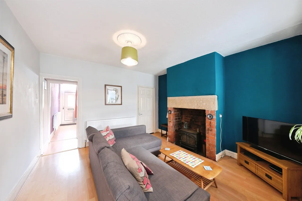 2 bed house for sale, Lower Grove Road, Chesterfield, S40