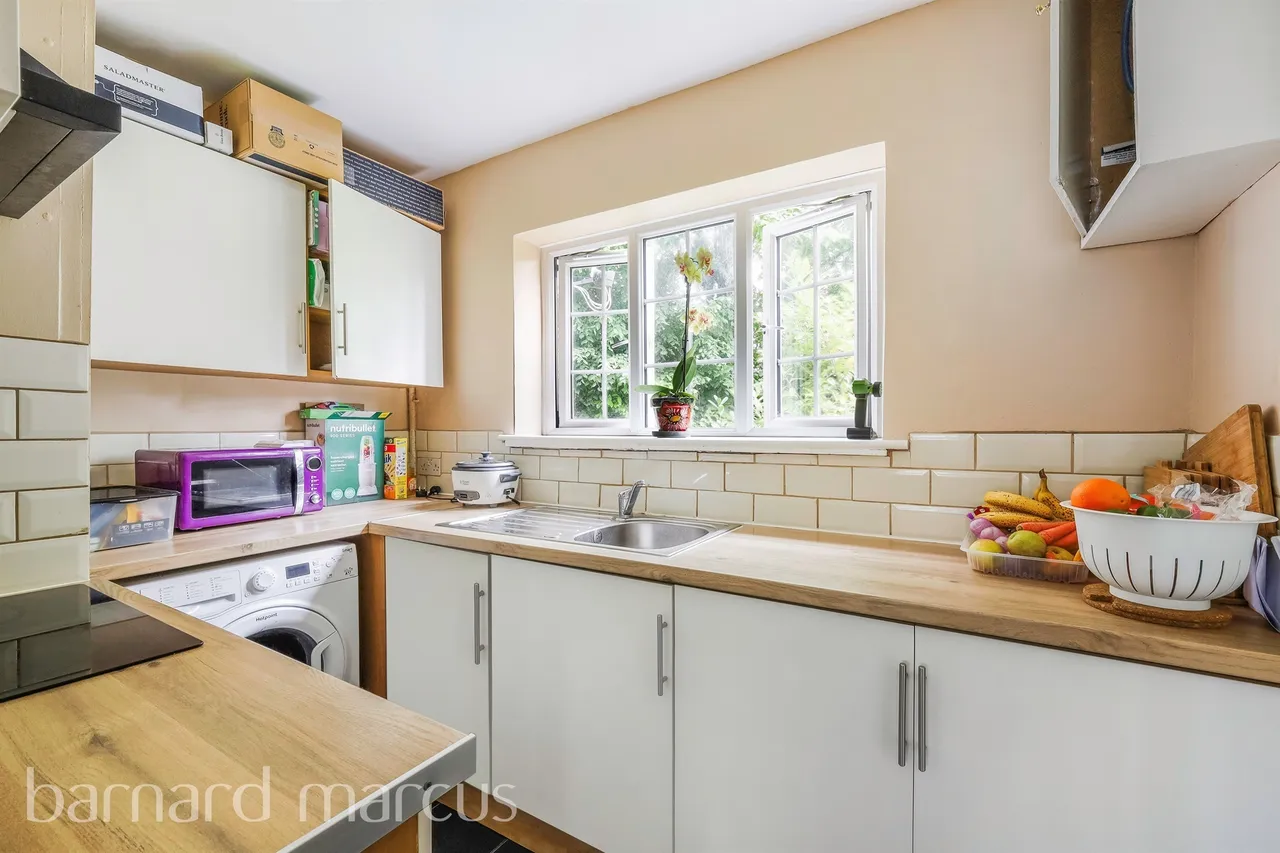 Drummond Gardens, Epsom, KT19, photo 6