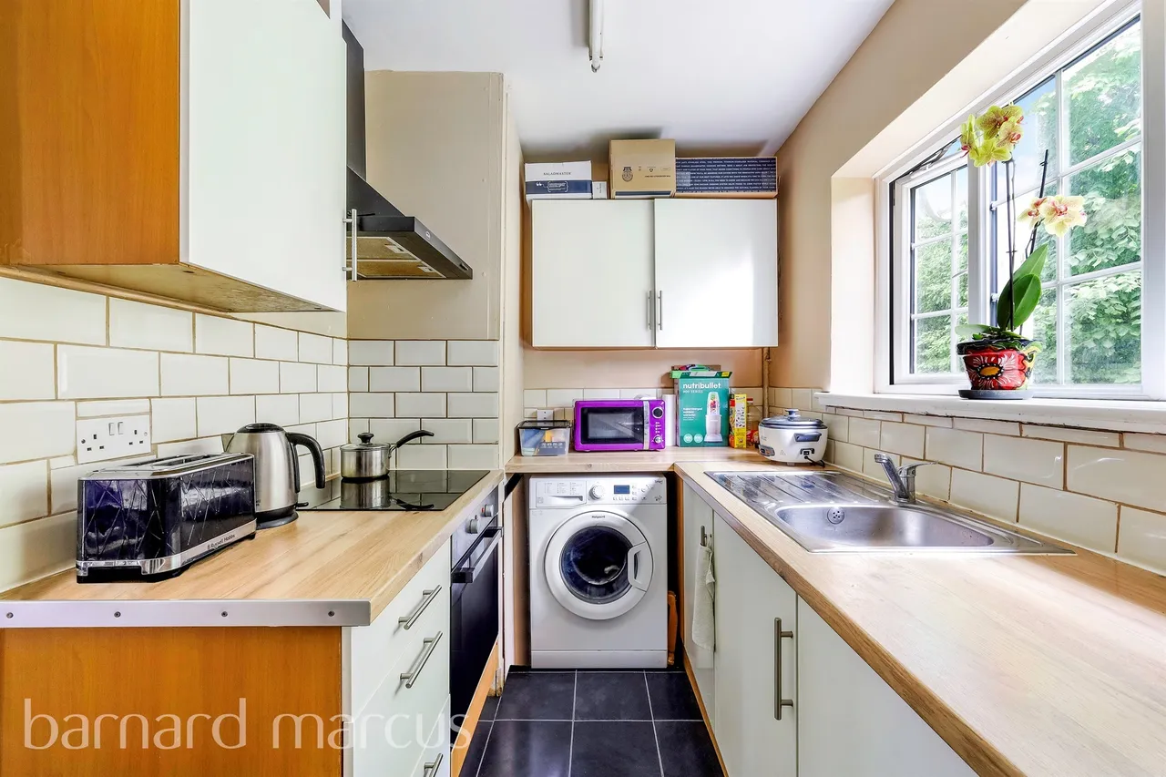 Drummond Gardens, Epsom, KT19, photo 5