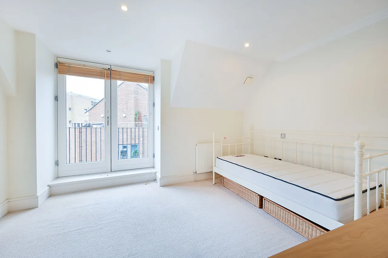 2 Tallow Road, Brentford, photo 12