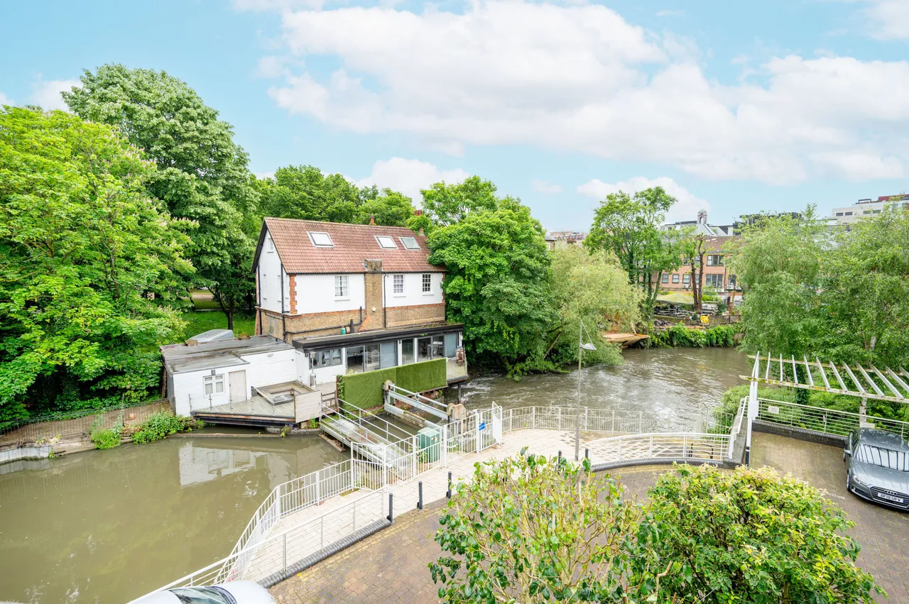 2 Tallow Road, Brentford, photo 4