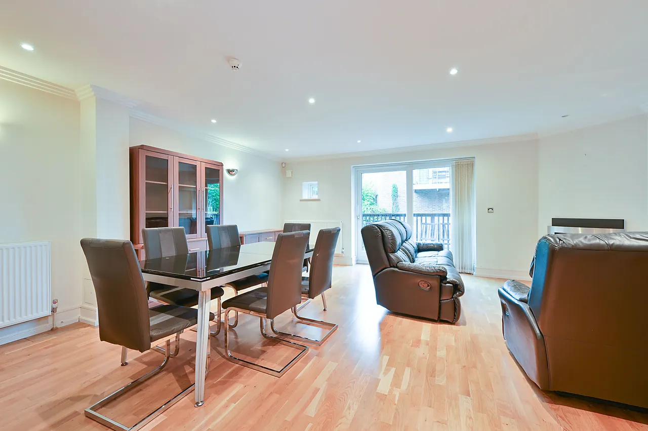 2 Tallow Road, Brentford, photo 3