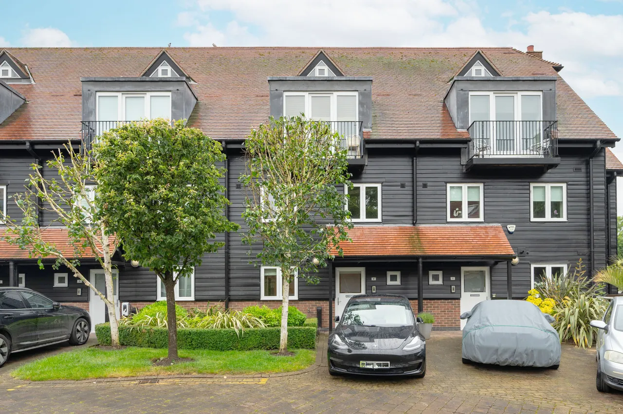 5 bed house for sale — 2 Tallow Road, Brentford