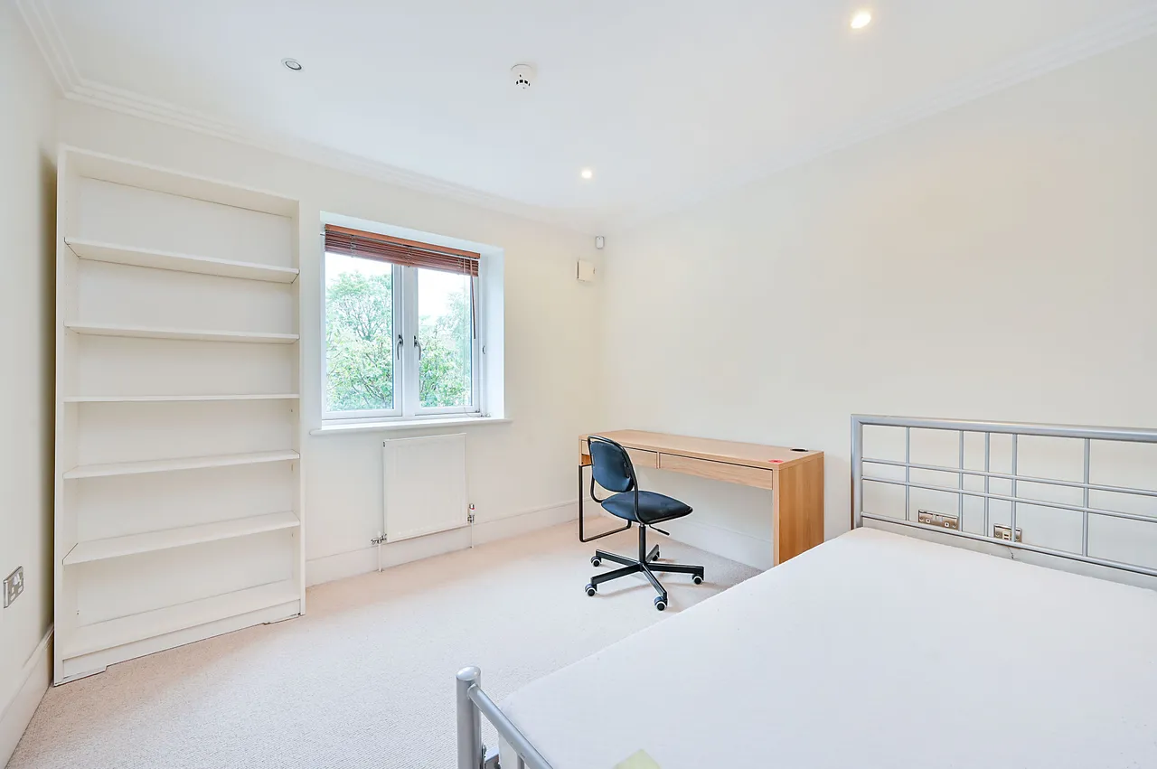 2 Tallow Road, Brentford, photo 10