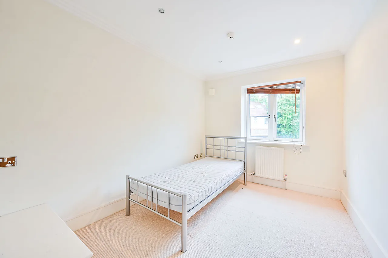 2 Tallow Road, Brentford, photo 11