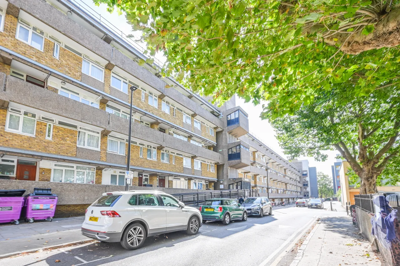 3 bed flat for sale — 39 Brockmer House, Crowder Street, London