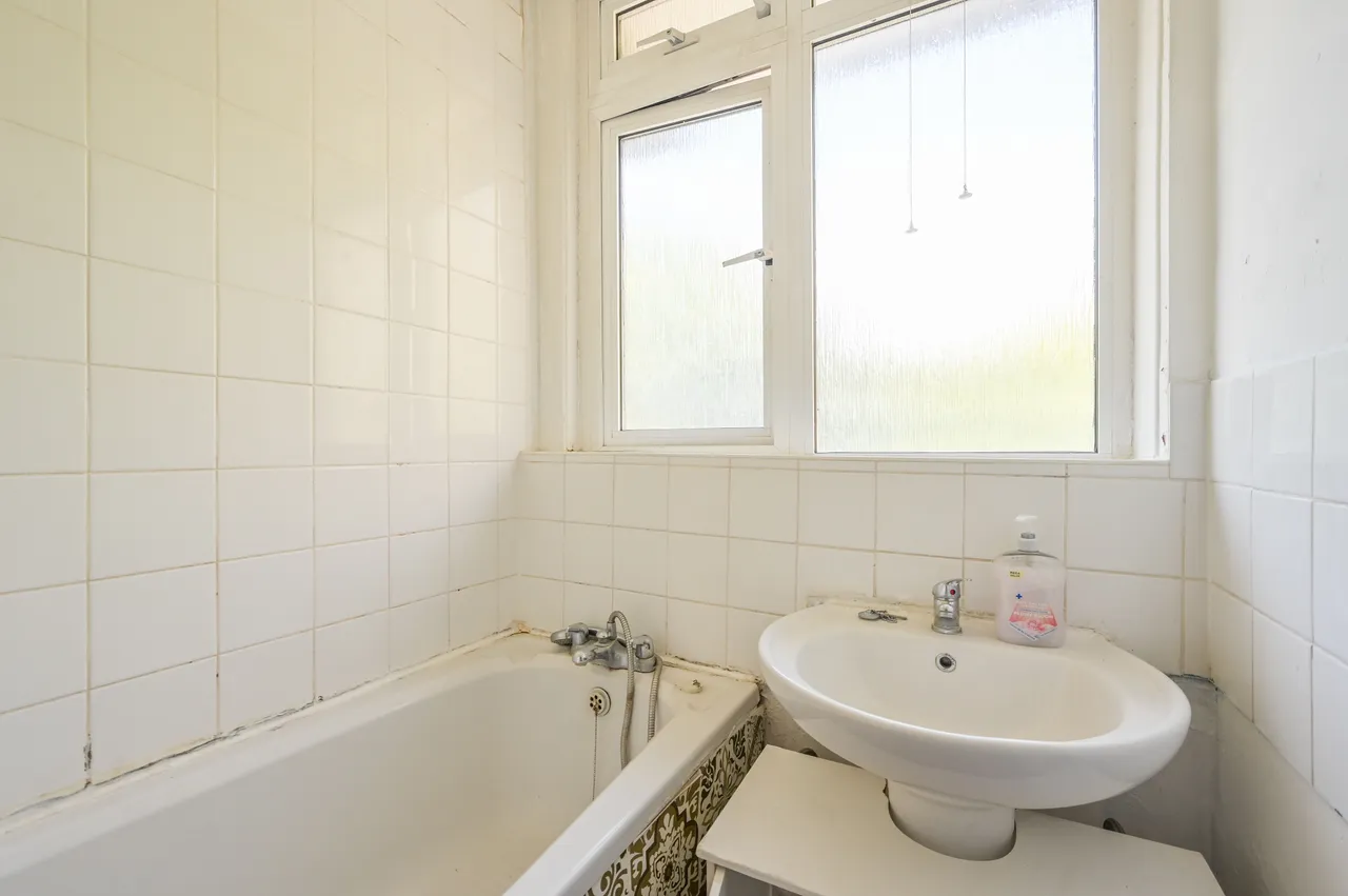 39 Brockmer House, Crowder Street, London, photo 5
