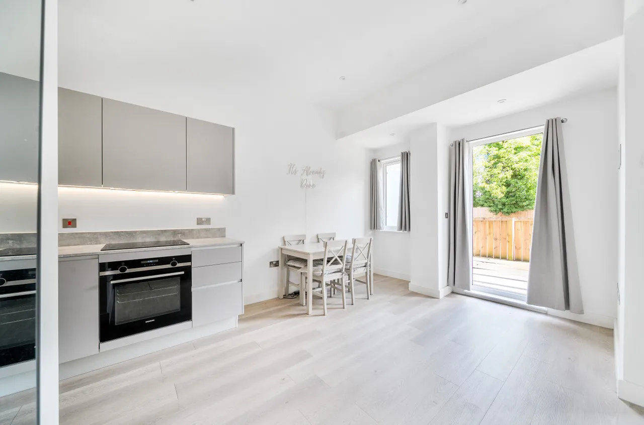 Catteshall Lane, Godalming, GU7, photo 5