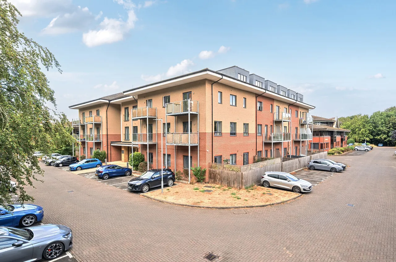 1 bed flat for sale, Catteshall Lane, Godalming, GU7