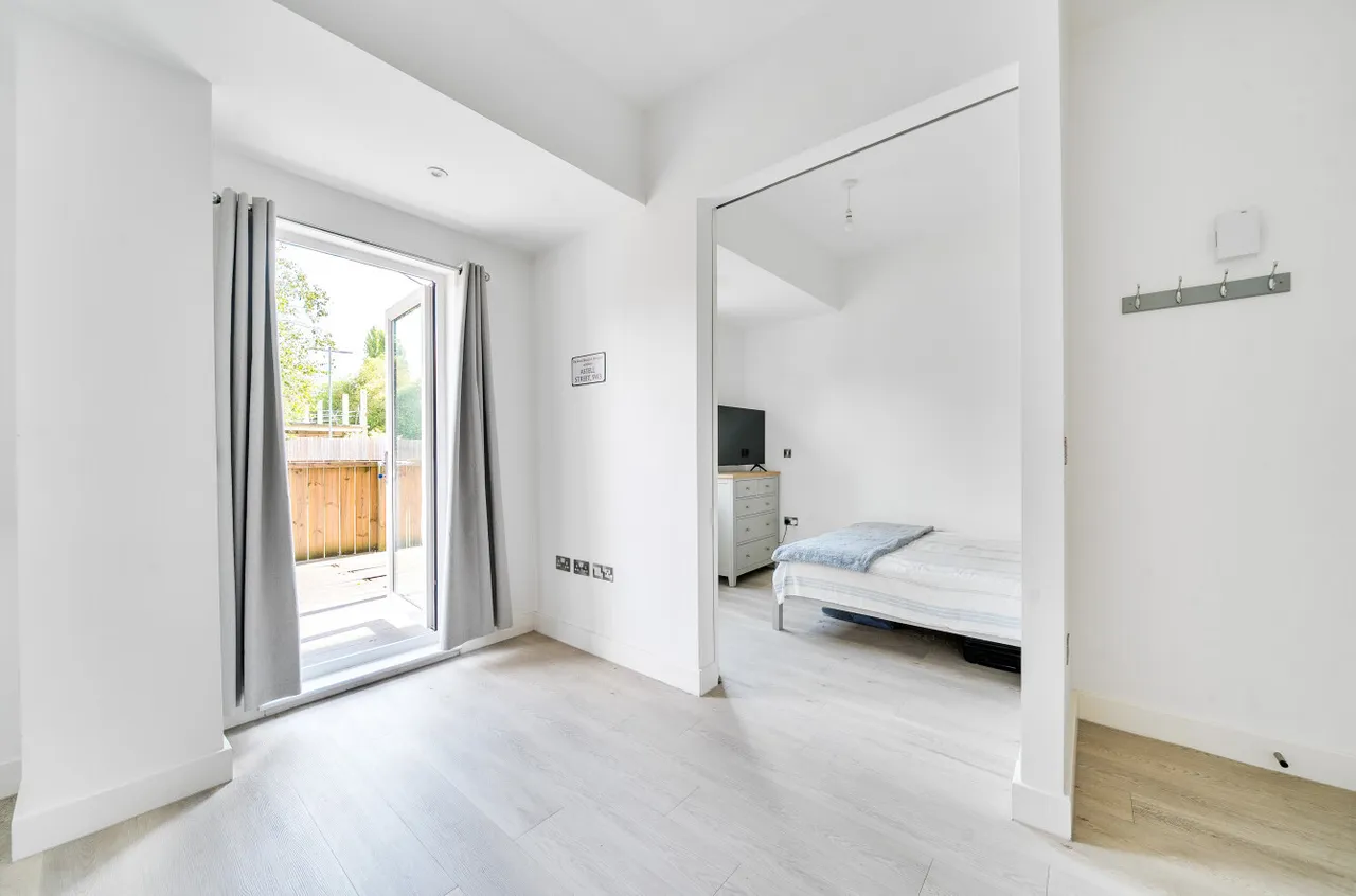 Catteshall Lane, Godalming, GU7, photo 17