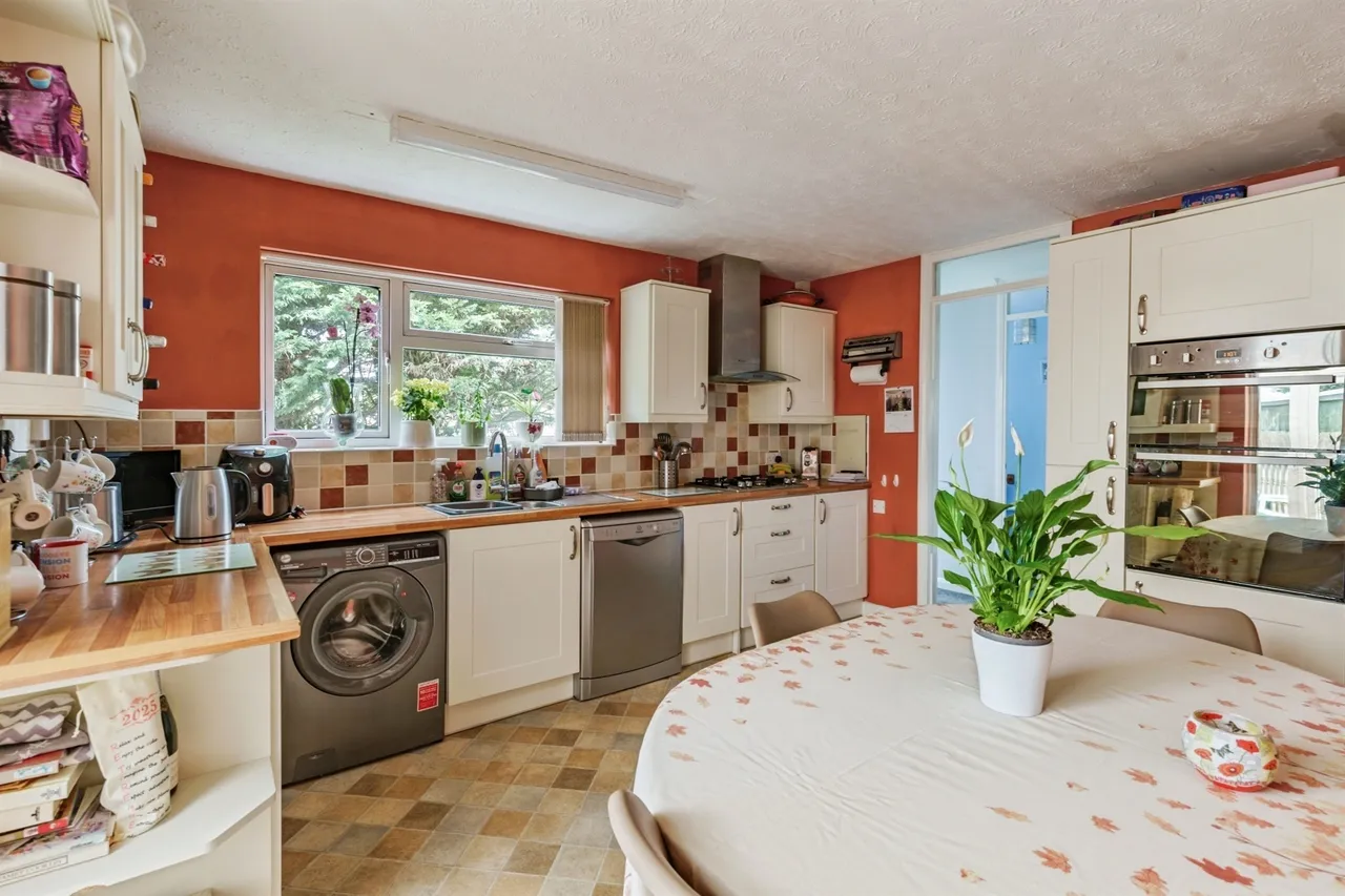 Vale Close, Seaford, photo 5
