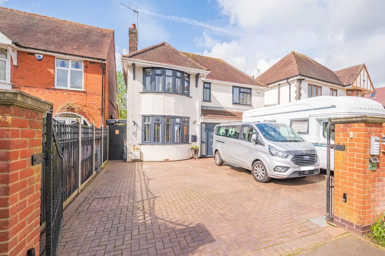 3 bed house for sale, Harborough Road, Kettering, NN14