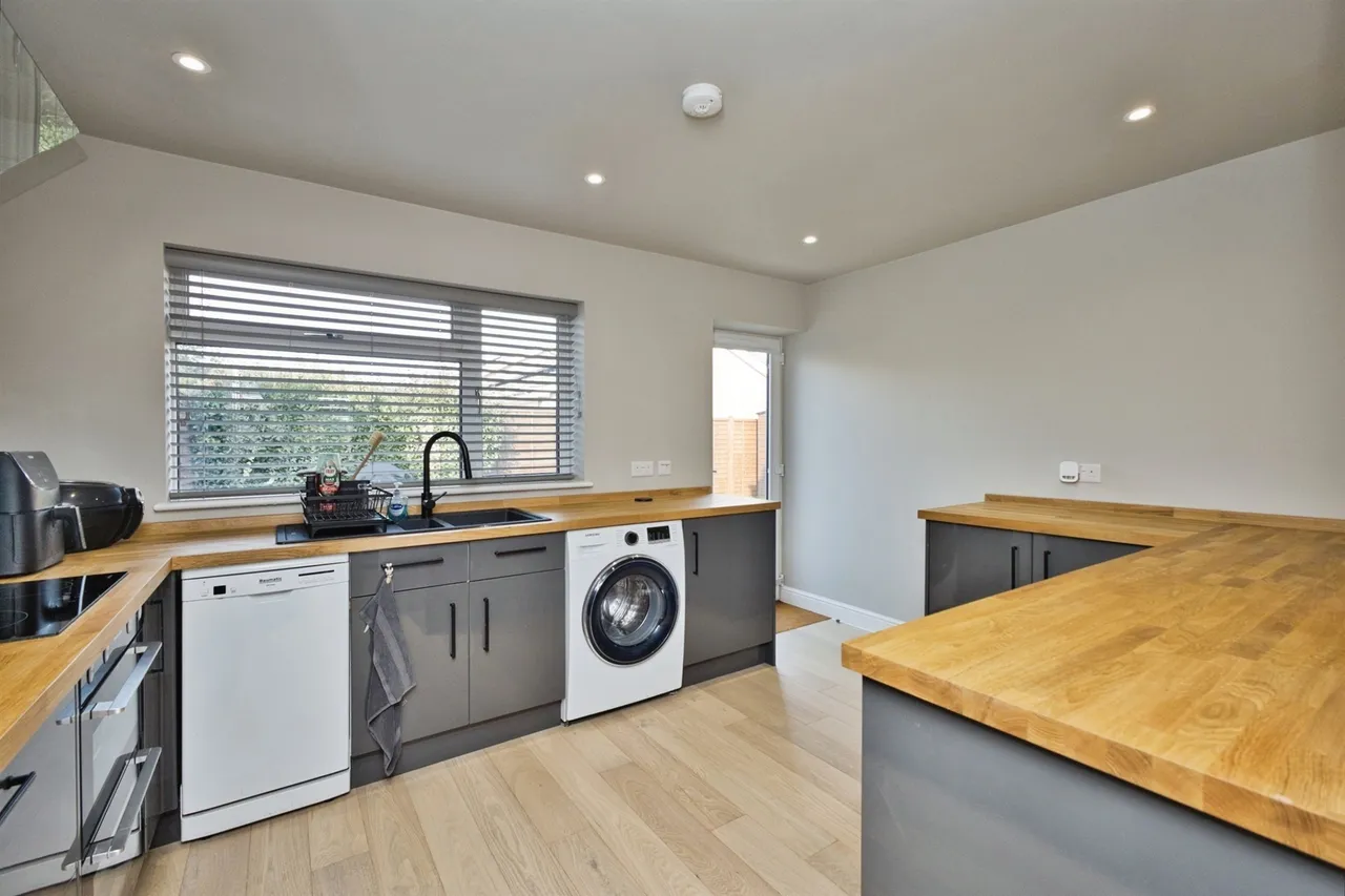 Blenheim Road, Yeovil, BA21, photo 3