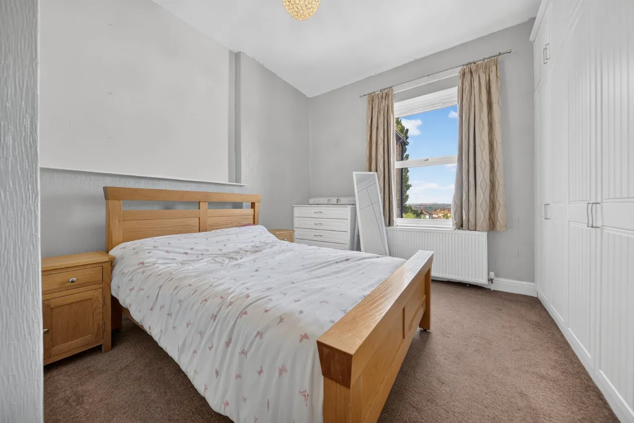 Broadgate Lane, Horsforth, LS18, photo 6
