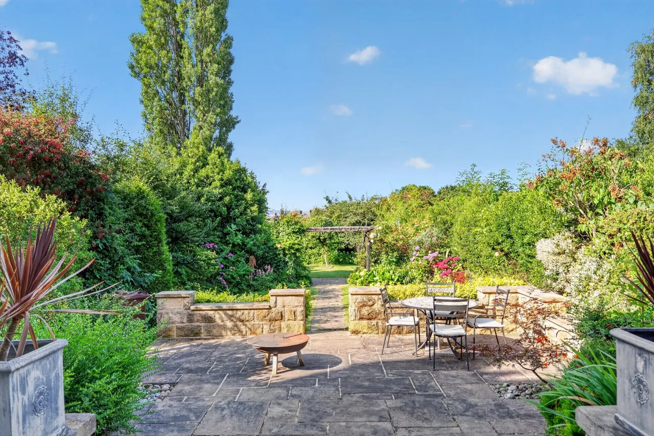 Broadgate Lane, Horsforth, LS18, photo 30