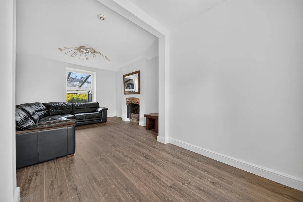 Broadgate Lane, Horsforth, LS18, photo 2