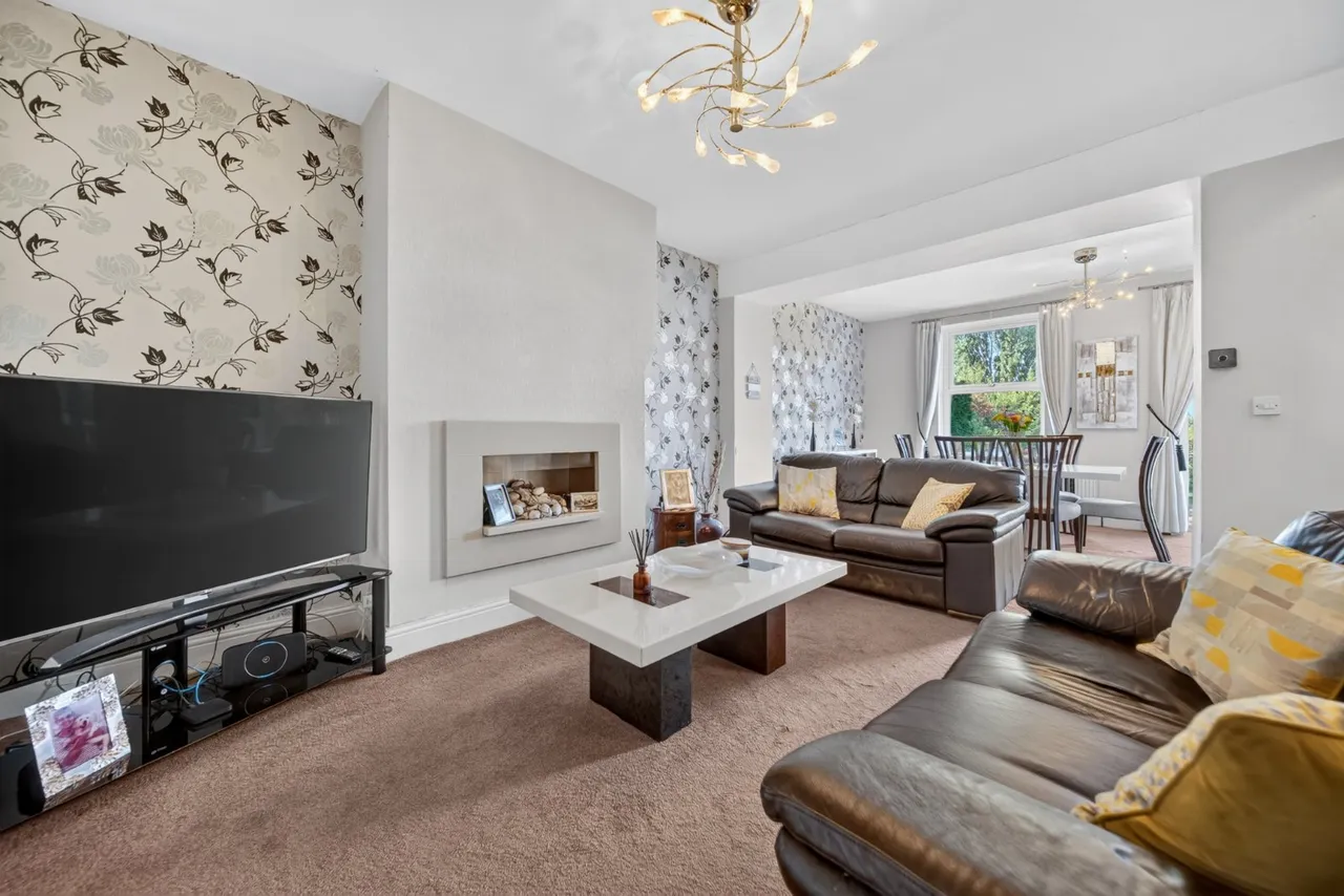 Broadgate Lane, Horsforth, LS18, photo 3