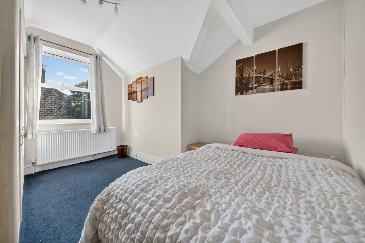 Broadgate Lane, Horsforth, LS18, photo 5