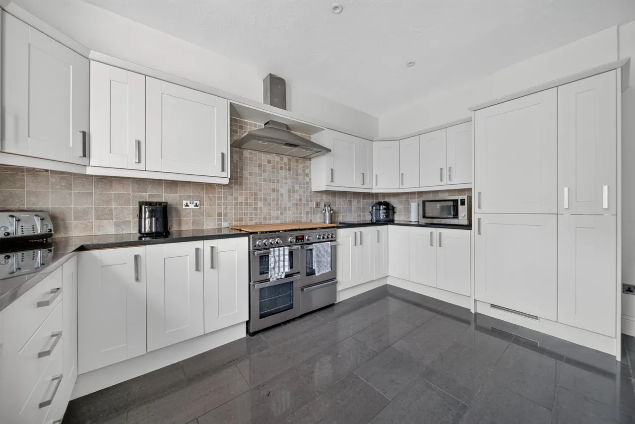 Broadgate Lane, Horsforth, LS18, photo 10