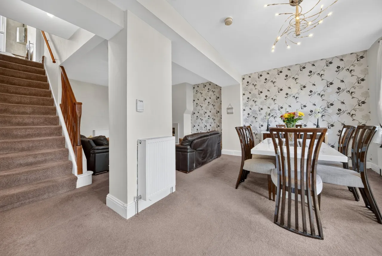 Broadgate Lane, Horsforth, LS18, photo 13