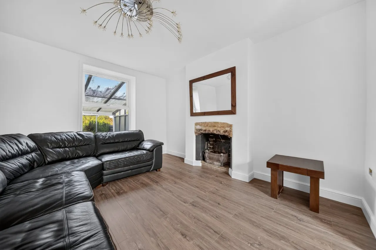 Broadgate Lane, Horsforth, LS18, photo 11