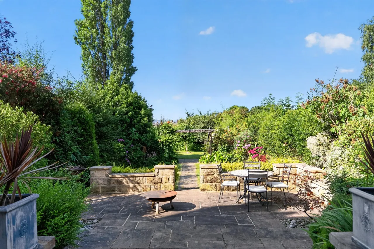 Broadgate Lane, Horsforth, LS18, photo 33