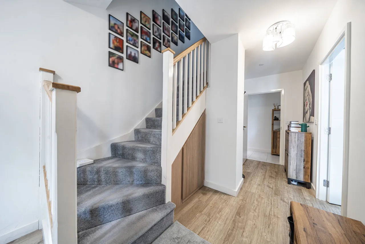 2 bed flat for sale — Flat 95, Viscount House, LONDON