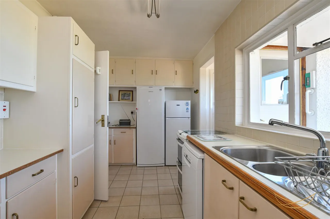 Whin Road, Ballygally, Larne, BT40 2QJ, photo 15