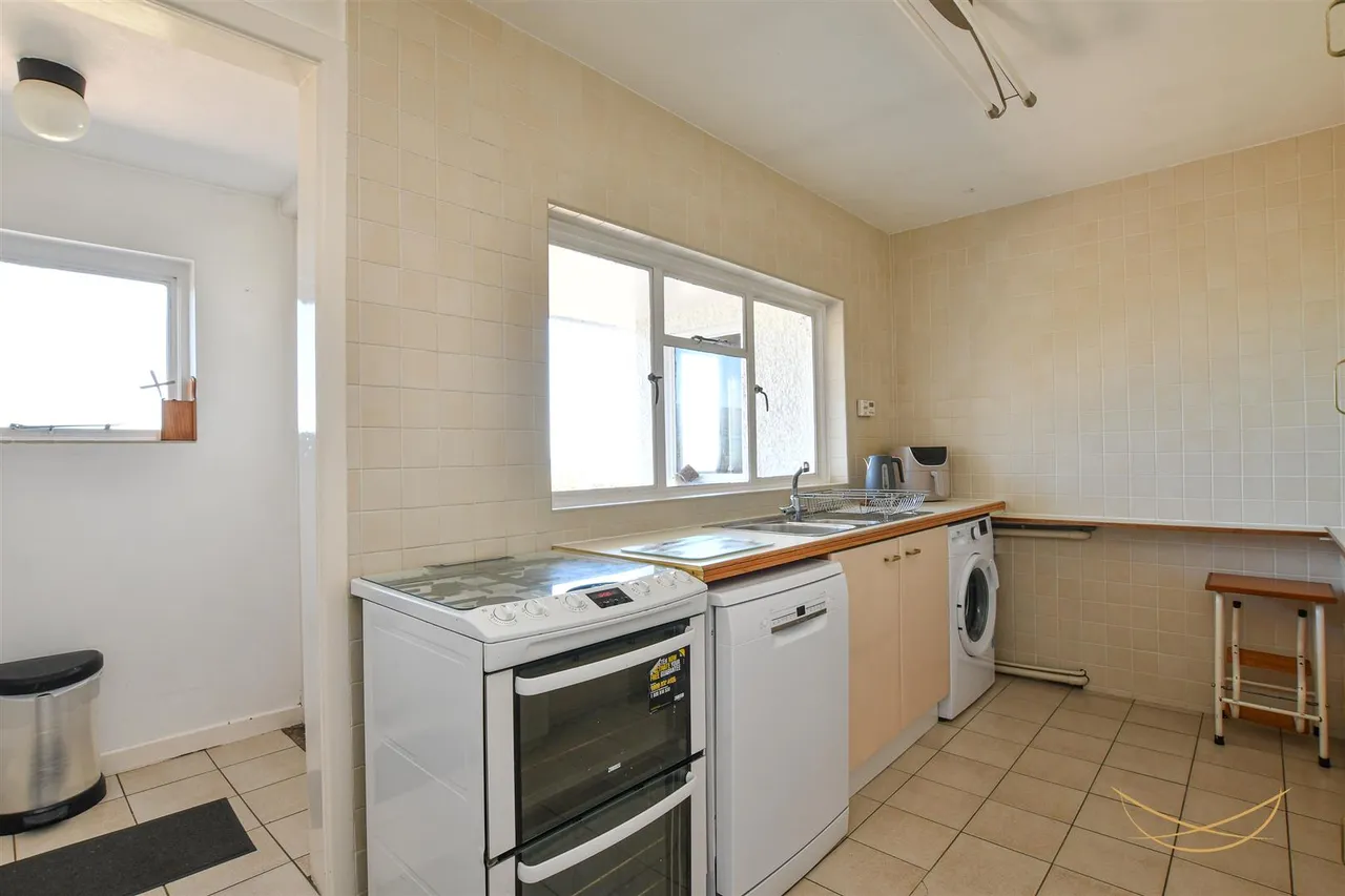 Whin Road, Ballygally, Larne, BT40 2QJ, photo 17