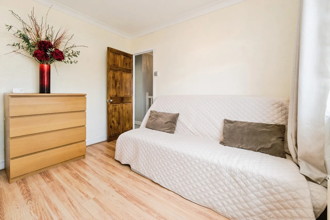 Upper Rainham Road, Hornchurch, RM12, photo 16