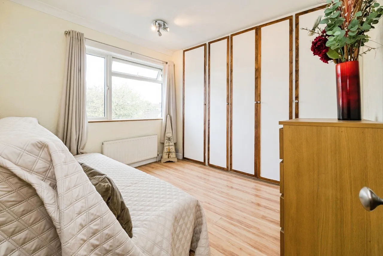 Upper Rainham Road, Hornchurch, RM12, photo 14