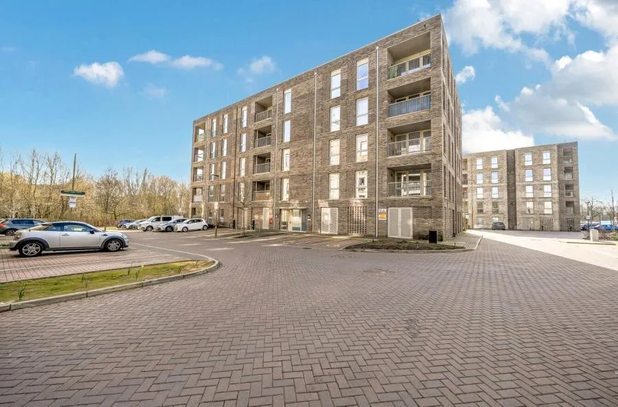 2 bed flat for sale, Armstrong Road, Littlemore, OX4