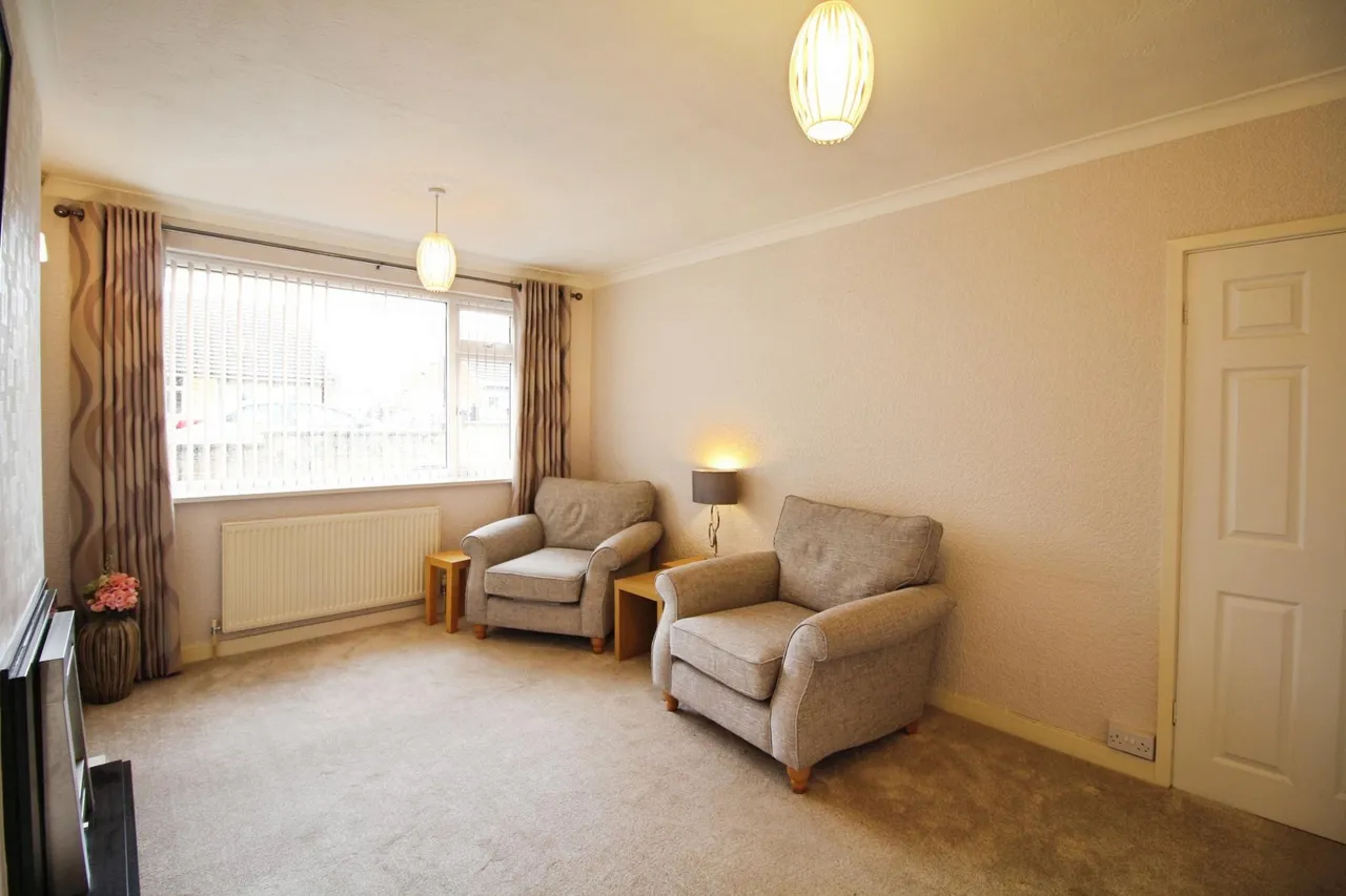 Redhill Crescent, Wakefield, WF3, photo 2