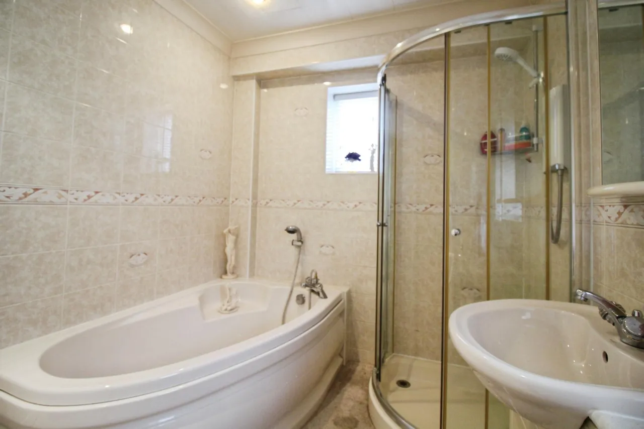 Redhill Crescent, Wakefield, WF3, photo 11